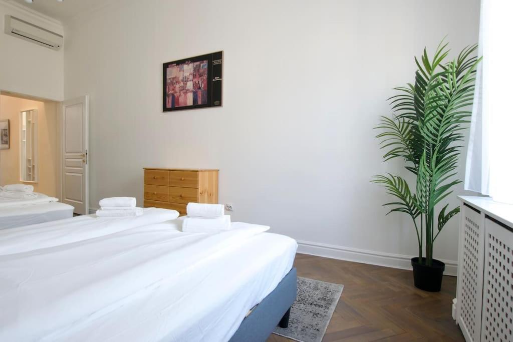 Premium Apartment By Hi5- Anker Apartment Budapest Exterior foto