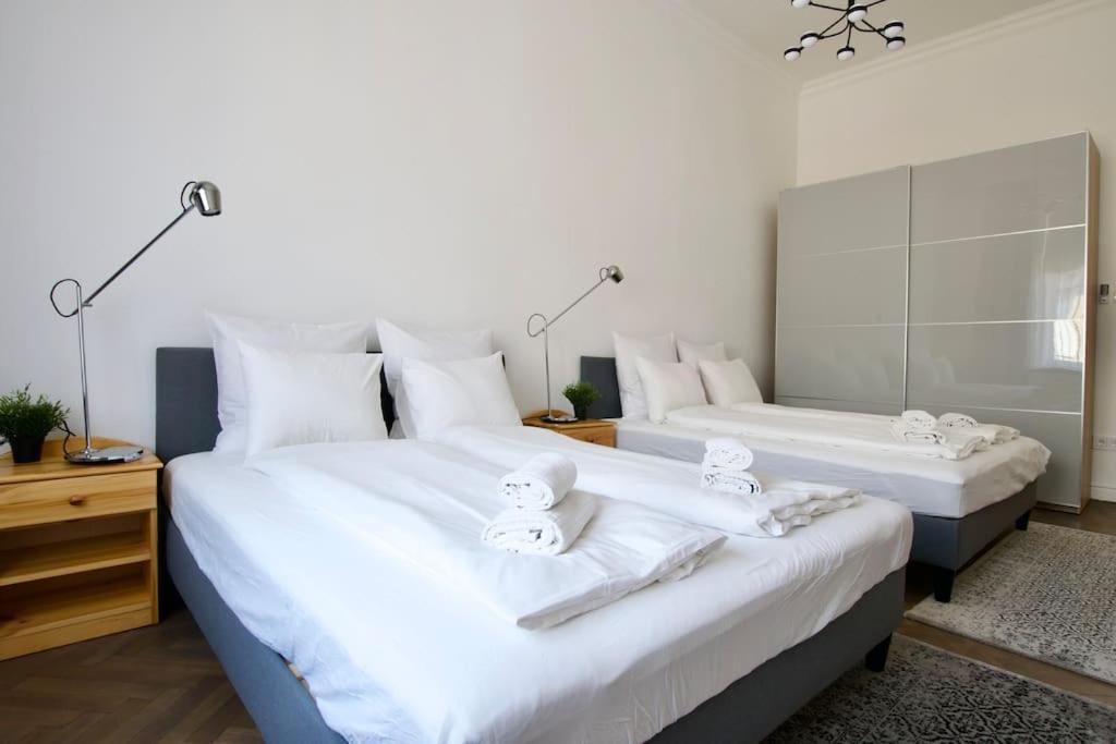 Premium Apartment By Hi5- Anker Apartment Budapest Exterior foto